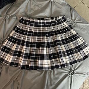black & white mini skirt